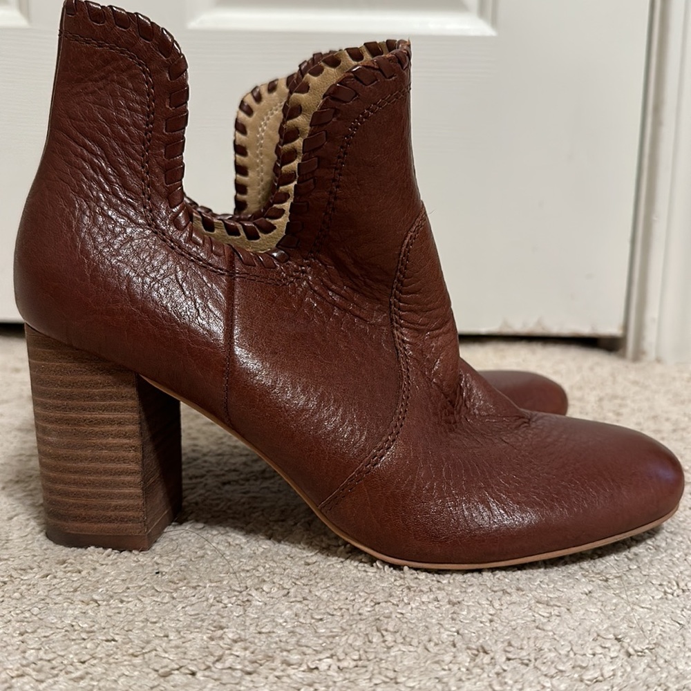 Lucky Brand Sivya Brown Cutout Leather Ankle Boots Block Heel, size 6.5